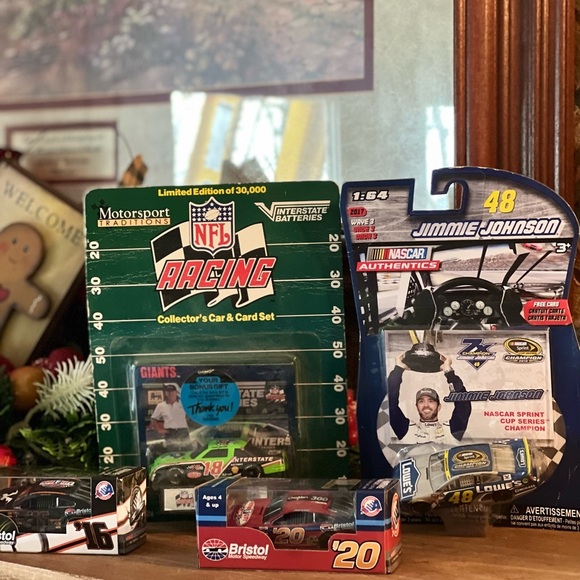 4 NASCAR & NFL Collector Cars - Picture 1 of 5
